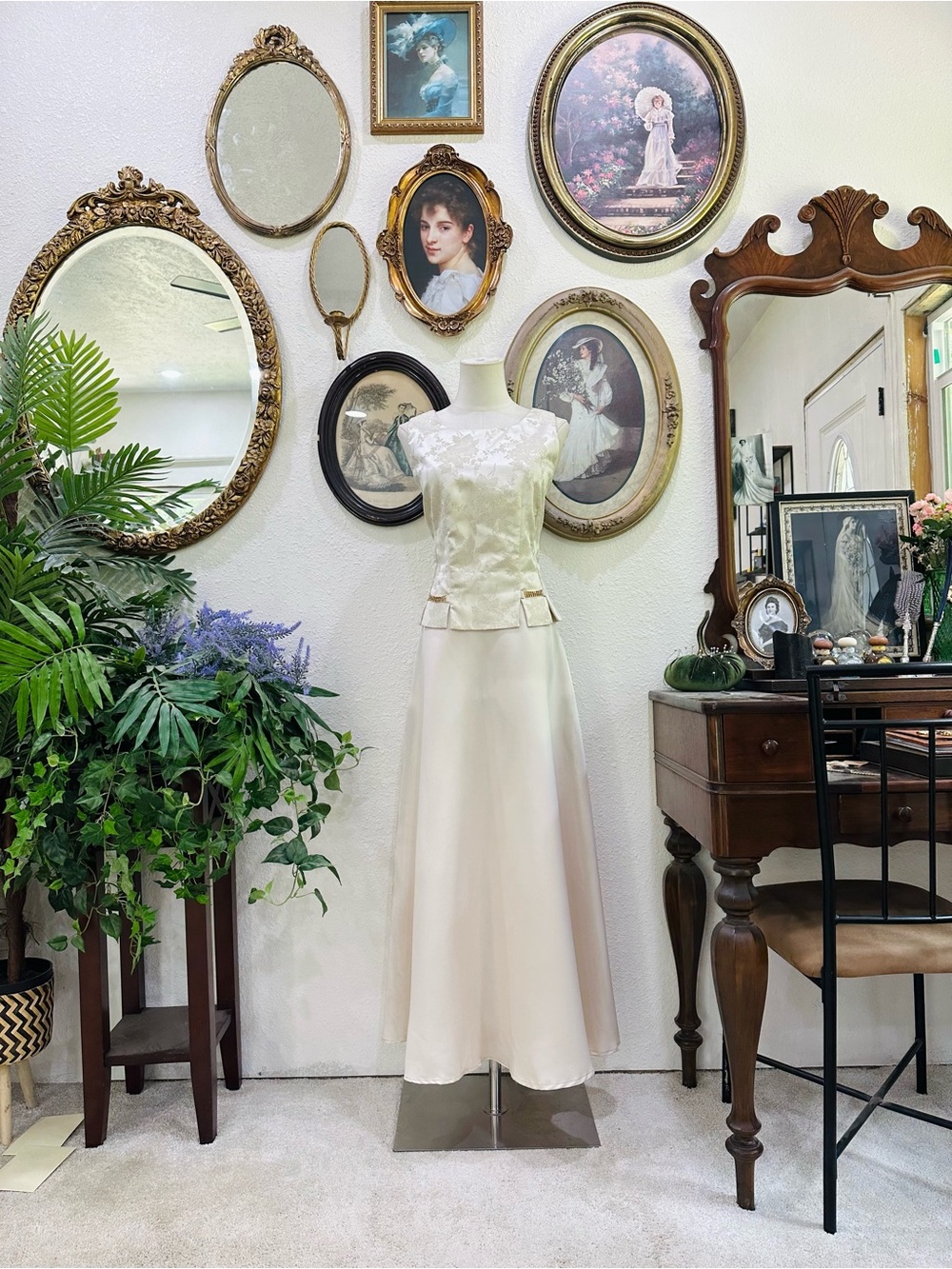 Elegant Ivory Satin Formal Dress with Lace Bodice